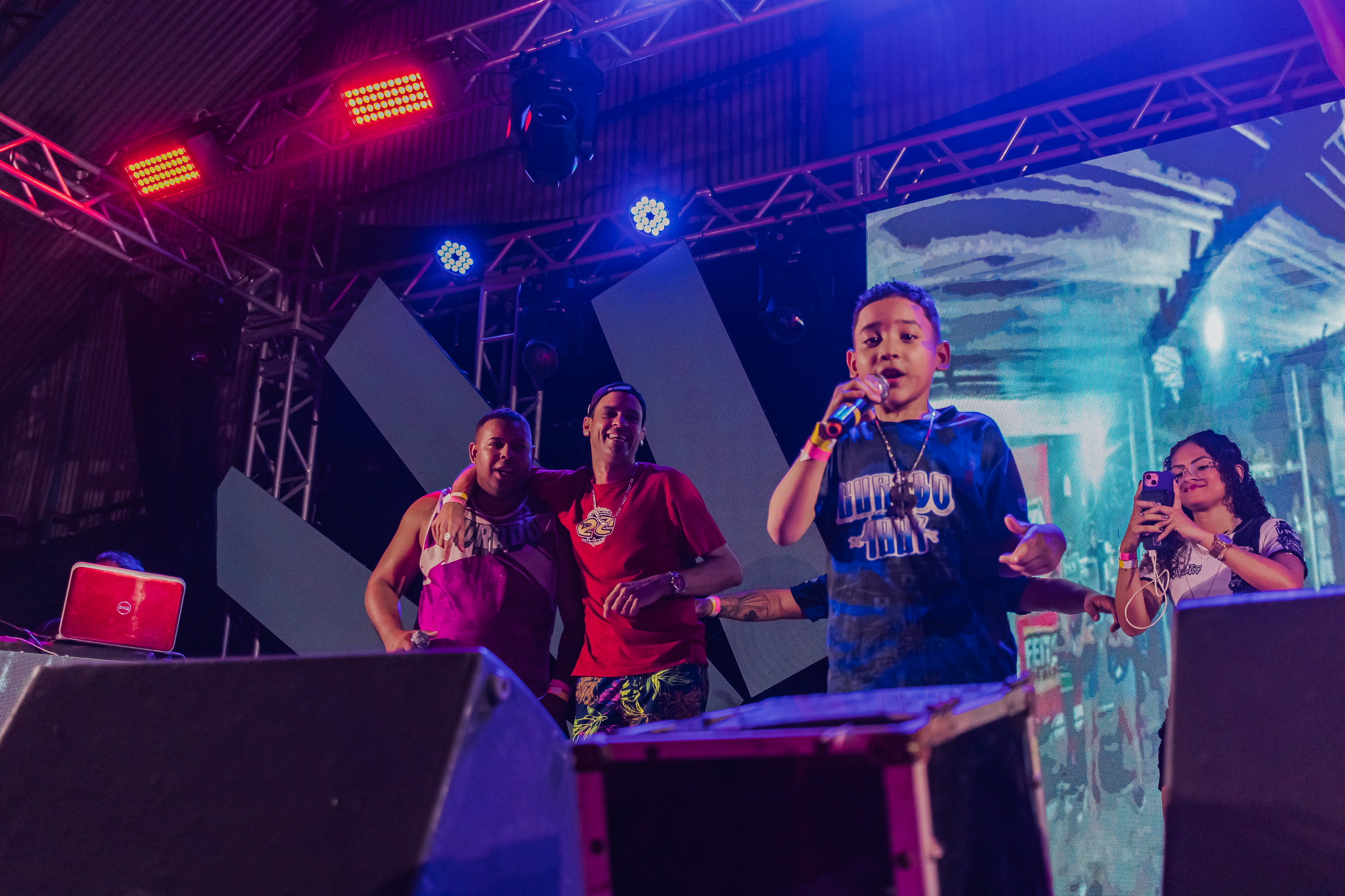 Mcs Mascote Evinho pegasus e Menino - No Palco do Baile da PAZ